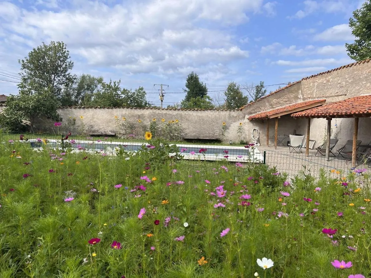 Gite Historique Avec Piscine, Wifi, Animaux Acceptes - Fr-1-496-26 Saint-Germain-Laval  0*, Saint-Germain-Laval (Loire)